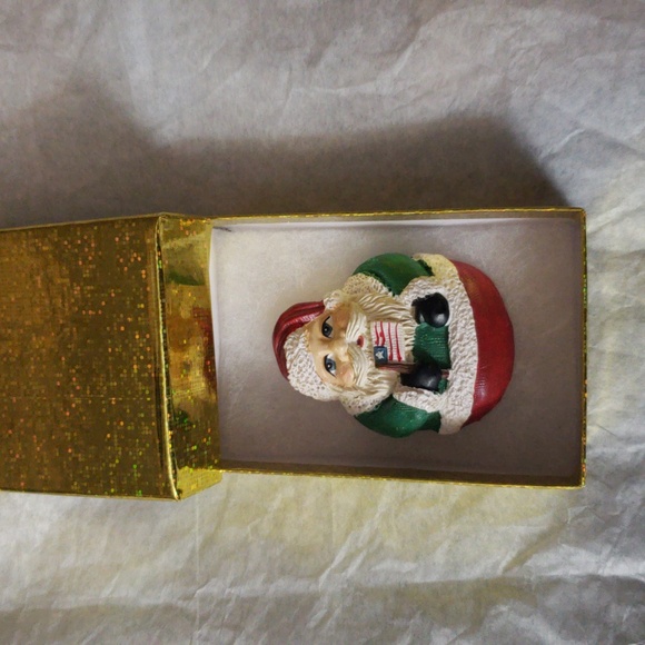 Santa with Flag pin NWOT - Picture 2 of 3
